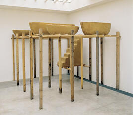 Installationsansicht der Arbeit mit dem Titel Nicht hier von Wolfgang Laib in der Galerie Chantal Crousel in Paris