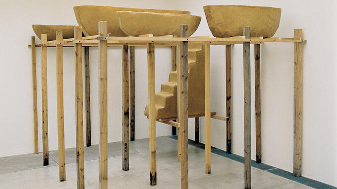Installationsansicht der Arbeit mit dem Titel Nicht hier von Wolfgang Laib in der Galerie Chantal Crousel in Paris